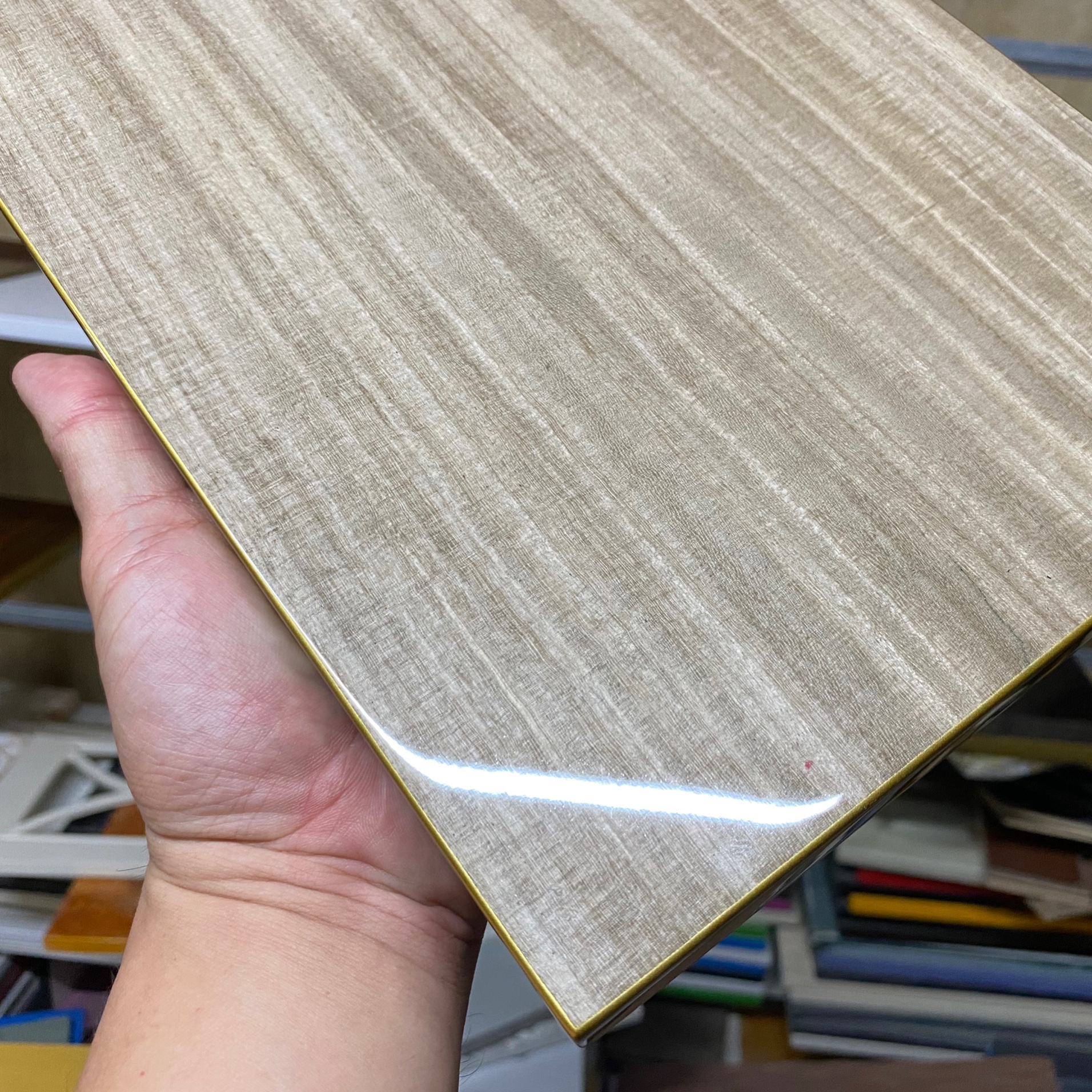 Veneer Gỗ KOTO tự nhiên vân Sọc Chun KT; 1250*2500-2800mm tính theo m2